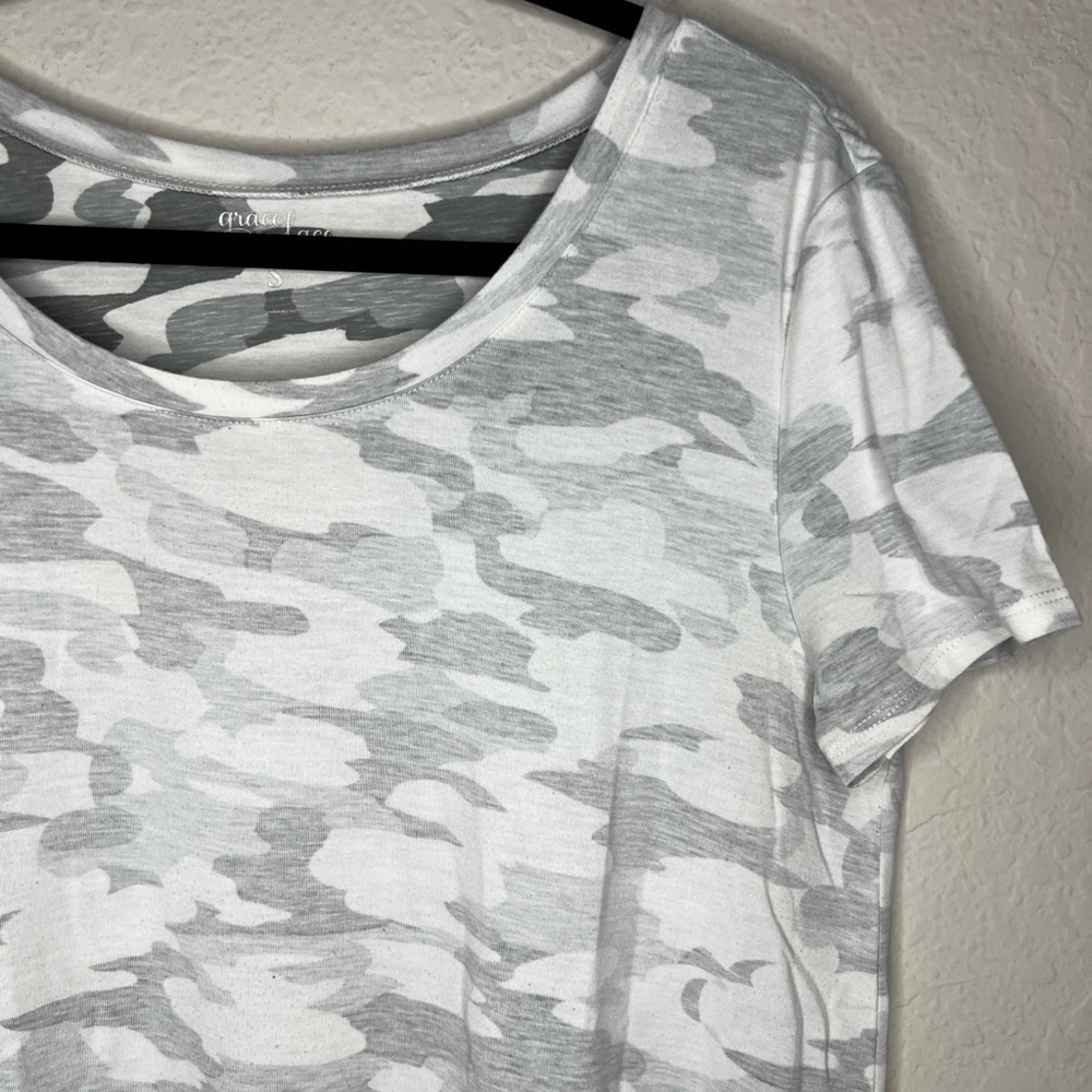 Grace & Lace Camo Scoop Neck Tee Small Gray White Soft Stretch Short Sleeve Top - Picture 3 of 9